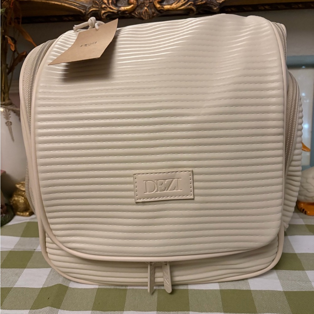 NWT DEZI Pack It All Multi-Purpose Hanging Travel Bag
